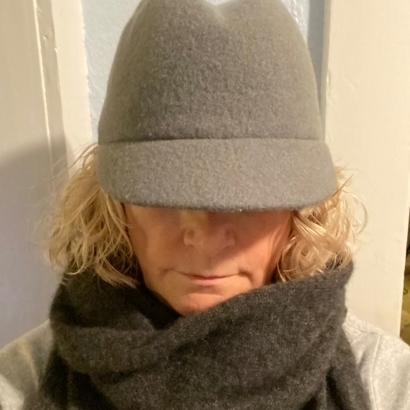 Meet your Posher, Julia - Picture 1 of 2